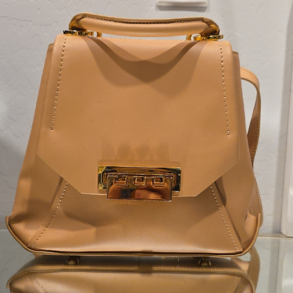 Elegant Tan Leather Handbag
